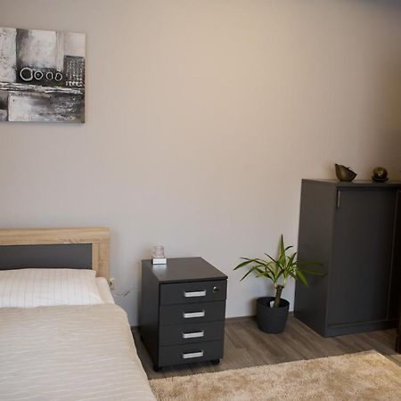 شقة Kikelet Apartman سزومباثيلي المظهر الخارجي الصورة