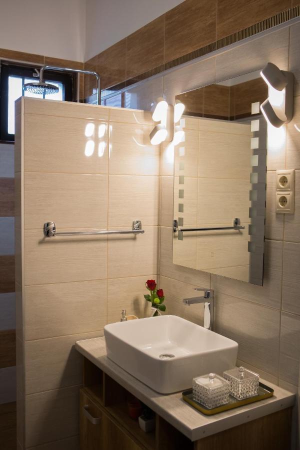 شقة Kikelet Apartman سزومباثيلي المظهر الخارجي الصورة